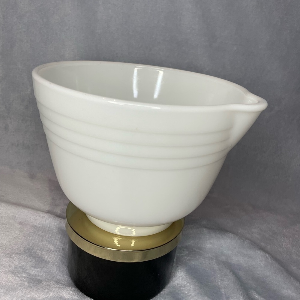 Vintage PYREX Hamilton Beach Round Mixing Bowl With Spout